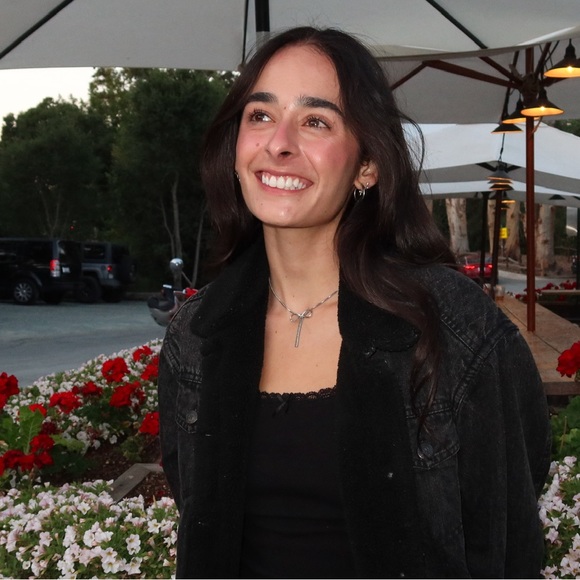 Profile Picture of Claudia Licea (@claud_licea) on Poshmark