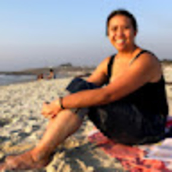 Profile Picture of Stephanie Woo (@stephanie2380) on Poshmark