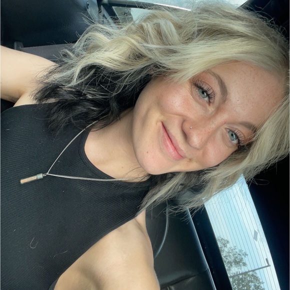 Profile Picture of Brenna Marie (@brennamarie567) on Poshmark