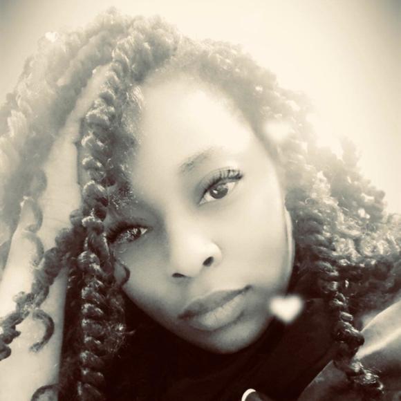 Profile Picture of Andrea Chatman (@mrie0210) on Poshmark