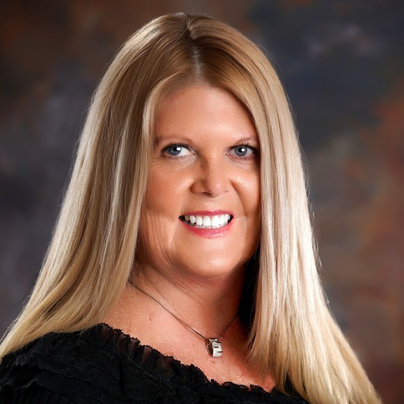 Mary Baliker - Poshmark Profile Picture of Mary Baliker (@mbaliker) on Poshmark