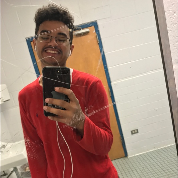 Profile Picture of Joel Zamora (@joel_300) on Poshmark