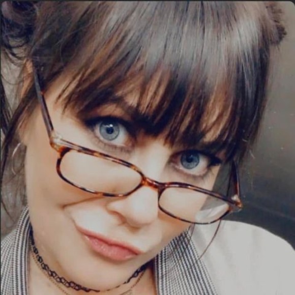 Profile Picture of Heather Behmer (@heatherbehmer) on Poshmark