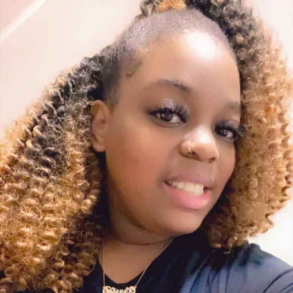Profile Picture of Krystal Fye (@krystal_fye) on Poshmark