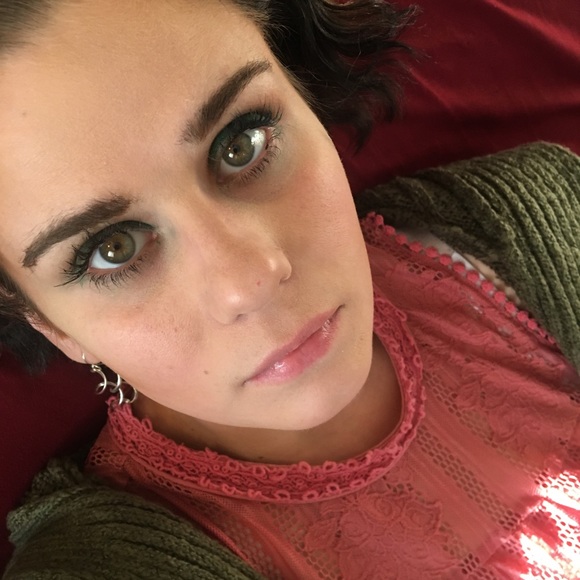Profile Picture of Jennifer Pointer (@jennipointer832) on Poshmark