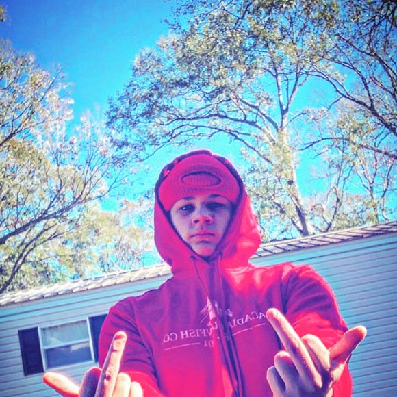 Profile Picture of Hunter Benoit (@rastacat884) on Poshmark