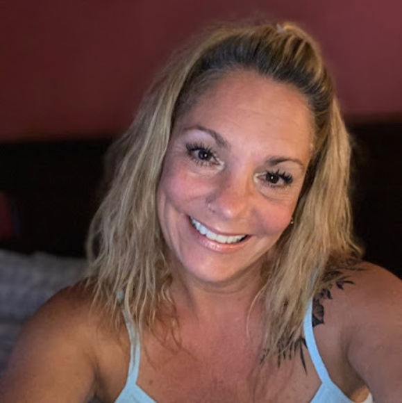 Profile Picture of Destree Johnson (@memajohnson1966) on Poshmark