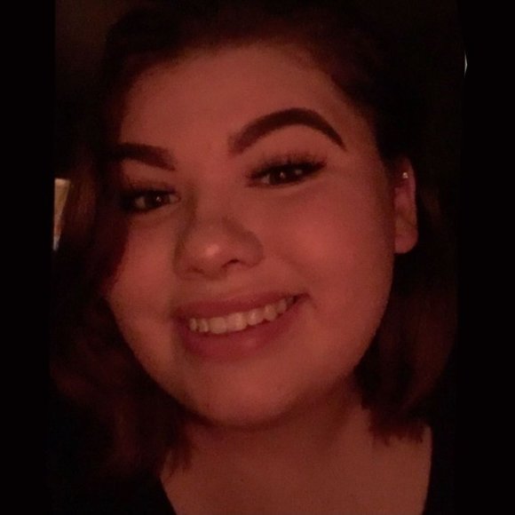 Profile Picture of Sofia Smith (@sofia_1129) on Poshmark