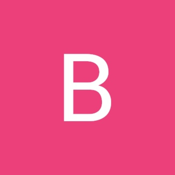 Profile Picture of Brooke Pearce (@brookepearce270) on Poshmark