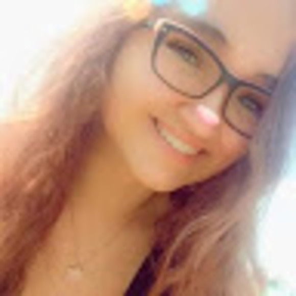 Profile Picture of Lillian Day (@lillian_day) on Poshmark