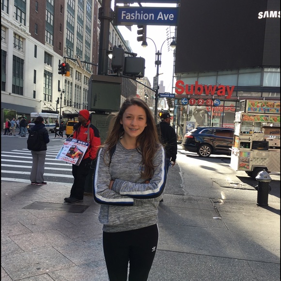 Profile Picture of Raya Kleinbart (@rayahk) on Poshmark