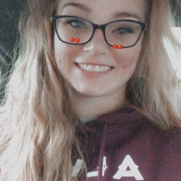 Profile Picture of Heather Solomon (@heathersolomon) on Poshmark