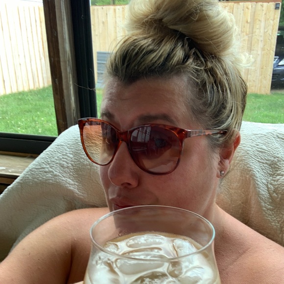 Profile Picture of Cari Steinbrook (@caristeinbrook) on Poshmark