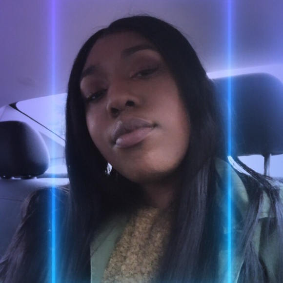 Profile Picture of Brianna Poole (@briannarene98) on Poshmark