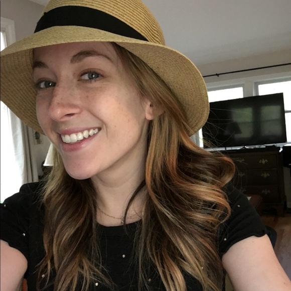 Profile Picture of Claire Hunt (@clairennhunt) on Poshmark