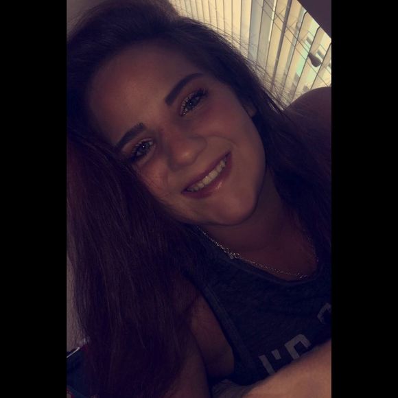 Profile Picture of Raegan Fleury (@raeganrfleury) on Poshmark