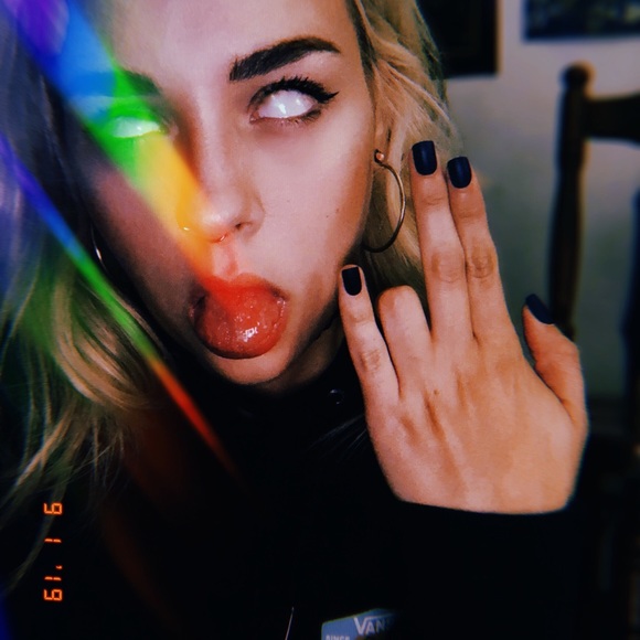 Profile Picture of Amanda Kosich (@adnamaventura) on Poshmark