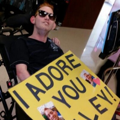 Profile Picture of MileySayHitoBrandon (@SayHiToBrandon) on Twitter