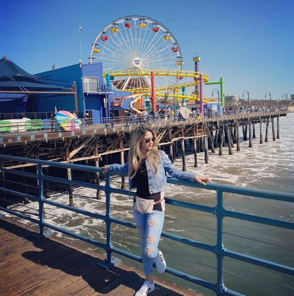 Profile Picture of Adriana Veiga (@drianaveiga) on Poshmark