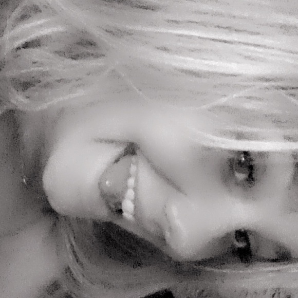 Profile Picture of Lexi Grizzle (@lexigrizzle) on Poshmark