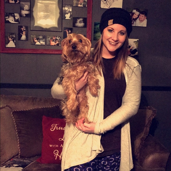 Profile Picture of Kelly Britnell (@kbritnell) on Poshmark