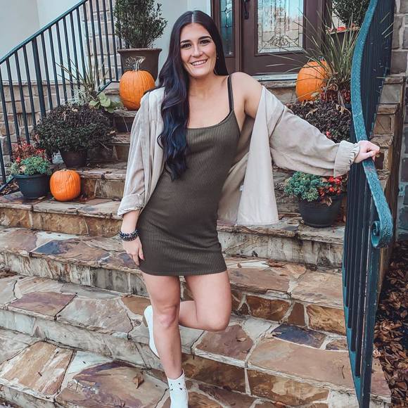 Profile Picture of Morgan Edelman (@morganbedelman) on Poshmark