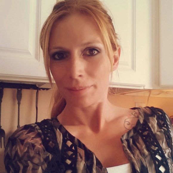Profile Picture of Kelly Post (@kp1976) on Poshmark