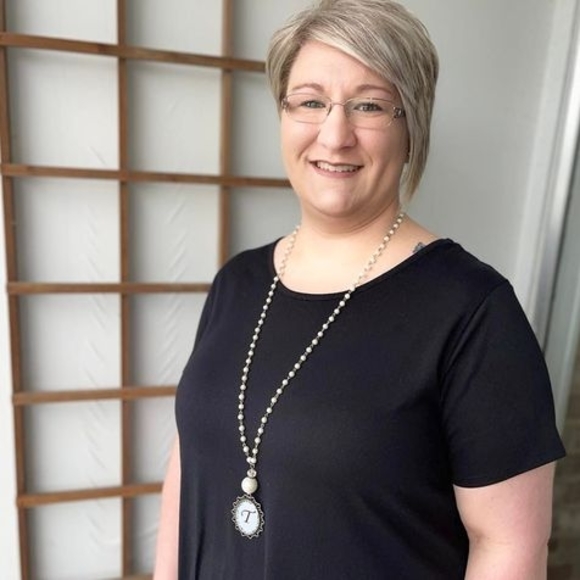 Profile Picture of Amanda Treadaway (@amandatreada813) on Poshmark