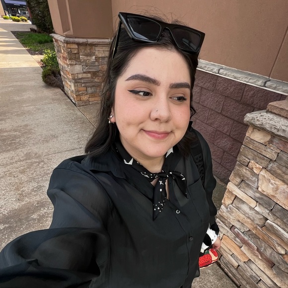 Profile Picture of Carmen Cervantes (@carmendrcb) on Poshmark