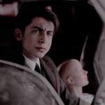 Profile Picture of —𝓫𝓮𝓵𝓵𝓪 (@carlsgrimess) on Instagram