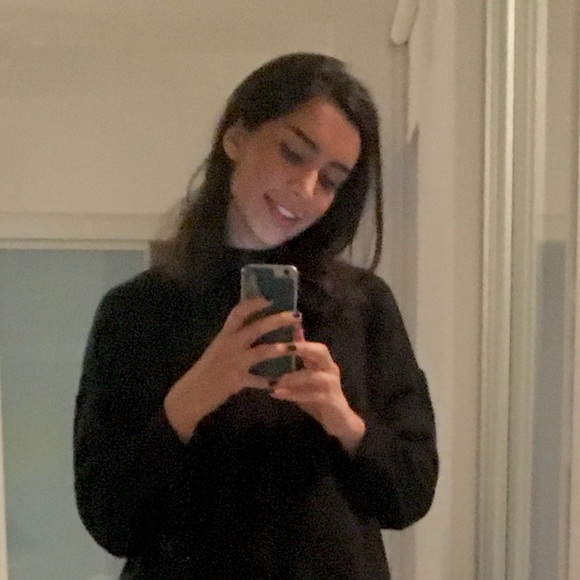 Profile Picture of Sarvi Hosseini (@sarvi_h) on Poshmark