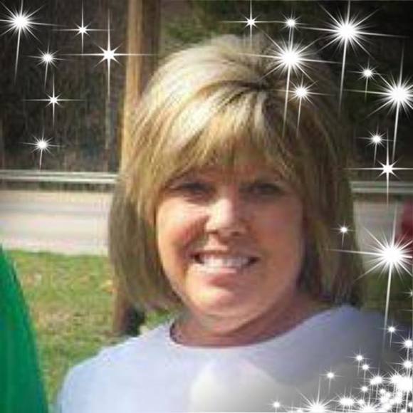 Profile Picture of Vickie Hobbs (@starbell06) on Poshmark