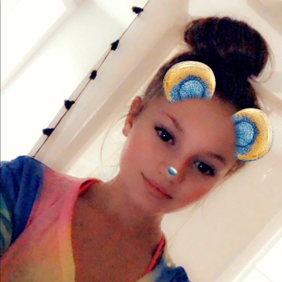 Profile Picture of Sophia Limberger (@sophie2861) on Poshmark
