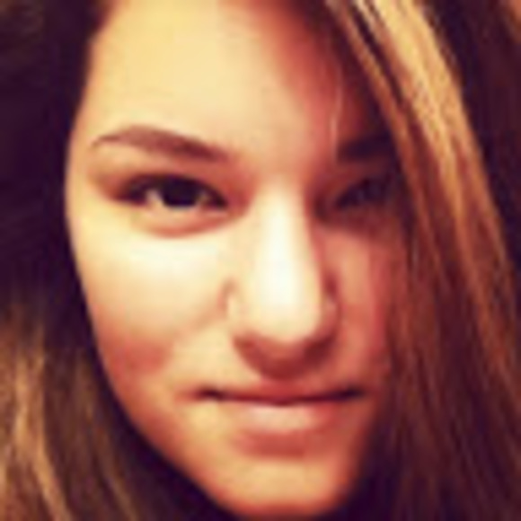 Profile Picture of Jenny Sharp (@jennysharp8192) on Poshmark