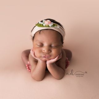 Profile Picture of Detroit Michigan Newborn Photographer (@ashleighdavisphoto) on Instagram