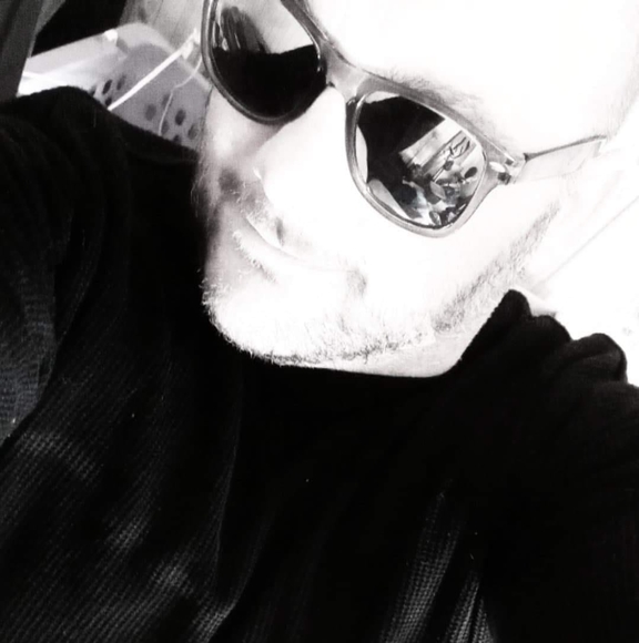 Profile Picture of Robert Roll (@robbieroll28) on Poshmark