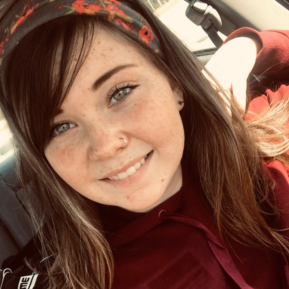 Nicole Moorehead - Poshmark Profile Picture of Nicole Moorehead (@nicolemoorehead) on Poshmark