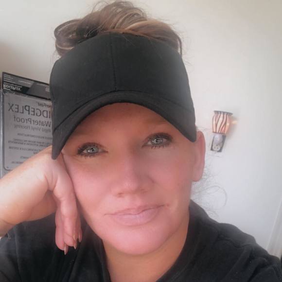 Profile Picture of Ashley Piontkowski (@ash42413) on Poshmark