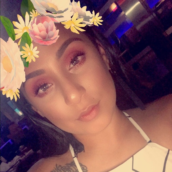 Claudia Marcela - Poshmark Profile Picture of Claudia Marcela (@cmccano89) on Poshmark