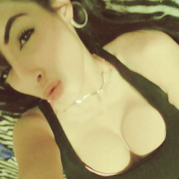 Profile Picture of Ariel Marquez (@arielm79) on Poshmark