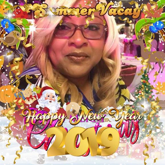 Profile Picture of Lisa Turner (@dimplesgold) on Poshmark
