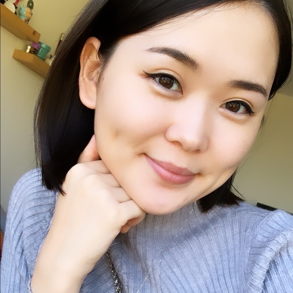 Profile Picture of Junie Surmaa (@juniesurmaa) on Poshmark