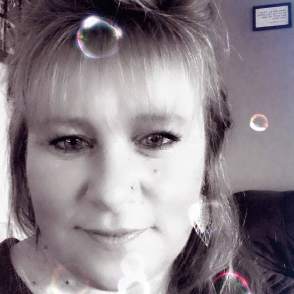 Profile Picture of Aundrea Maughmer fasnacht (@baaf) on Poshmark