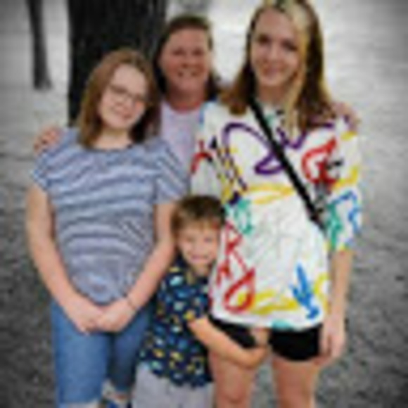 Profile Picture of Annie Degerstrom (@anniedegerstrom) on Poshmark