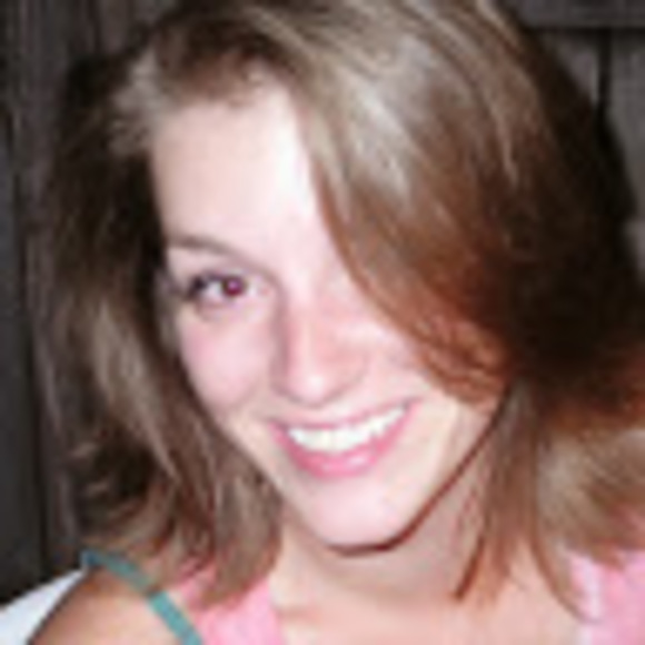 Profile Picture of Cara Howard (@chow429) on Poshmark