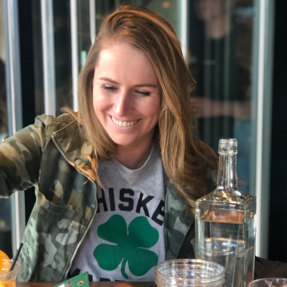 Profile Picture of Kelley Paling (@kelleypaling) on Poshmark