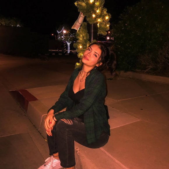 Profile Picture of Angelica Gortariz (@angelica_407079) on Poshmark