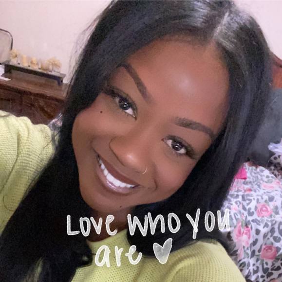 Profile Picture of Tierra Holt (@markedbyt) on Poshmark