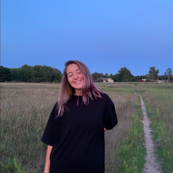 Profile Picture of Mallory Tabaka (@mallorytabaka) on Poshmark