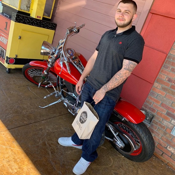 Profile Picture of Kevin Bowen (@hotboi859) on Poshmark